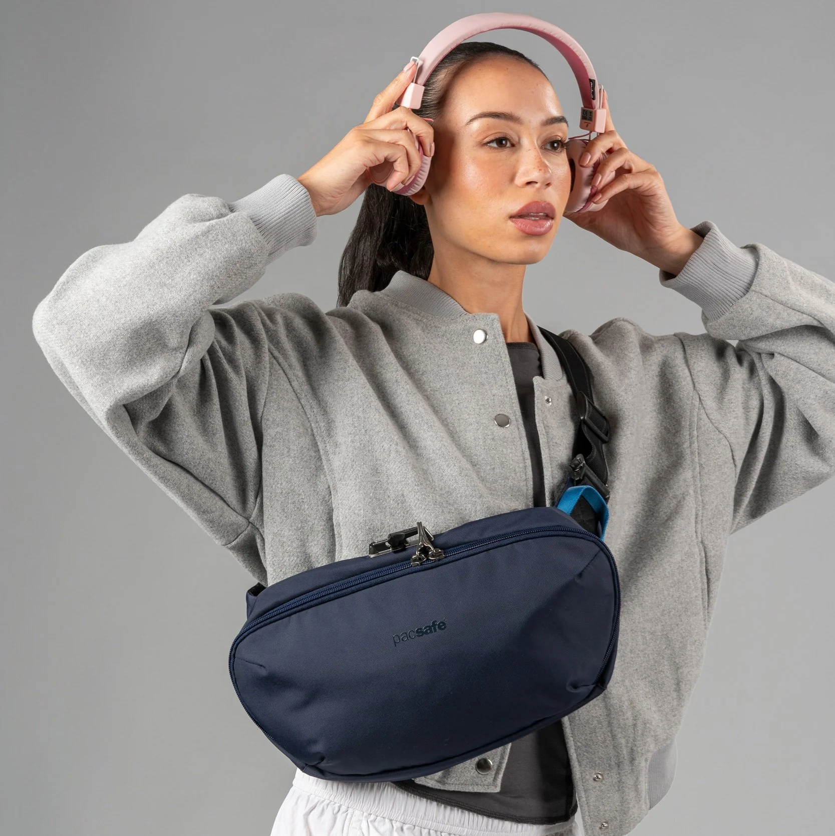 Pacsafe V 30615 Anti-Theft Urban Sling — Bag and Baggage